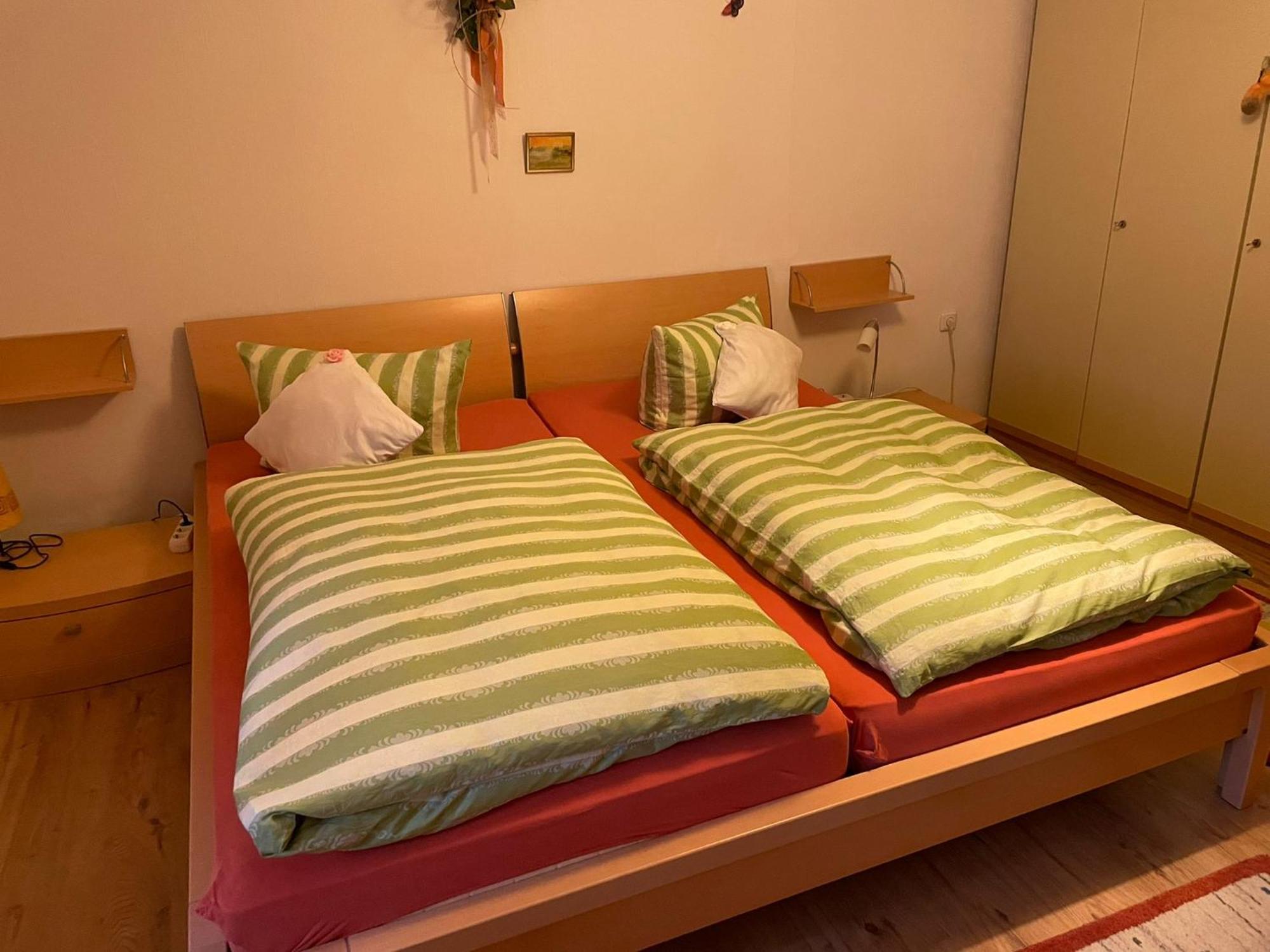 Schoene Ferienwohnung In Bahnhofsnaehe Fuer Urlaub, Studium Oder Arbeit Deggendorf Exterior foto