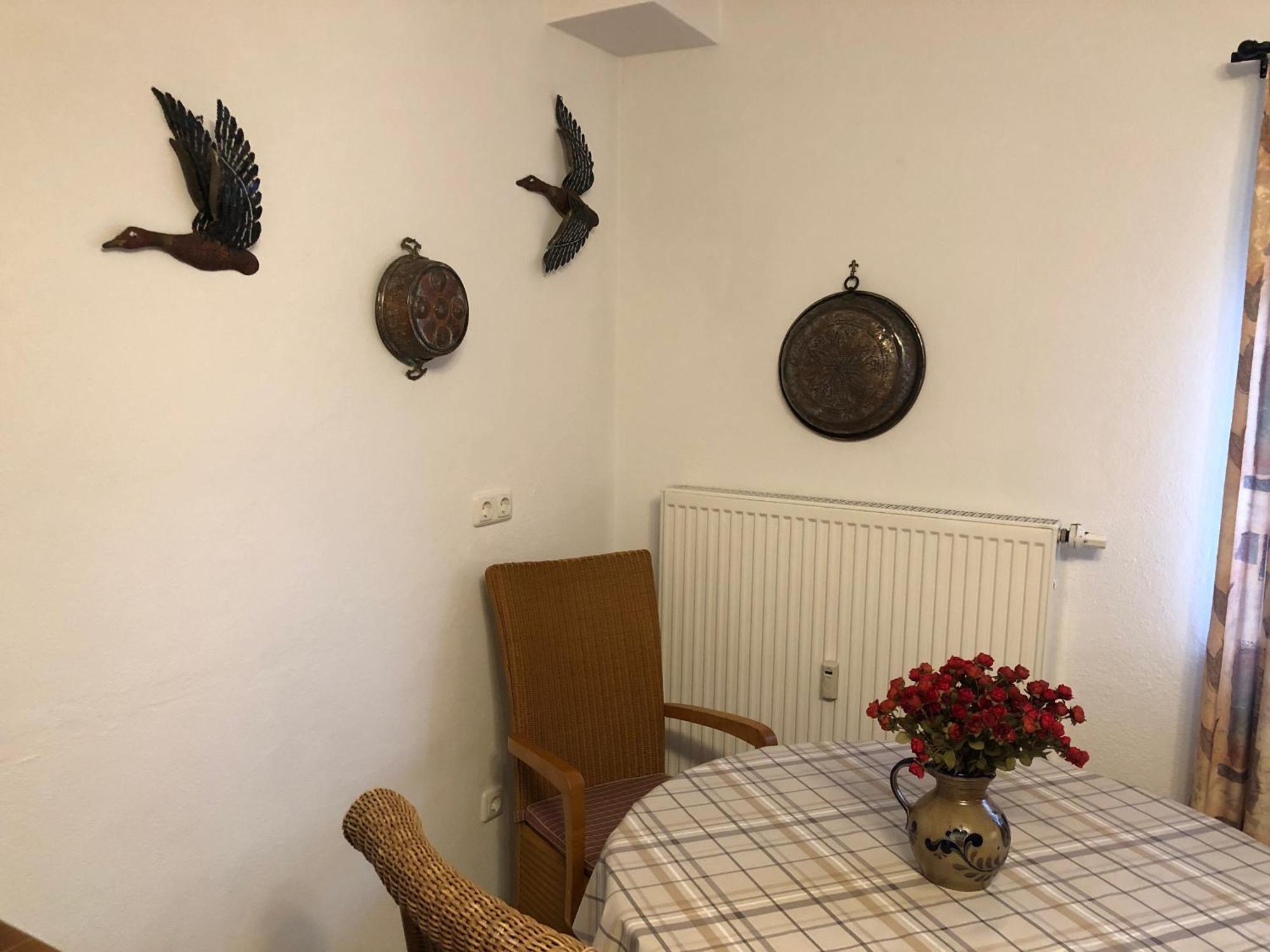 Schoene Ferienwohnung In Bahnhofsnaehe Fuer Urlaub, Studium Oder Arbeit Deggendorf Exterior foto
