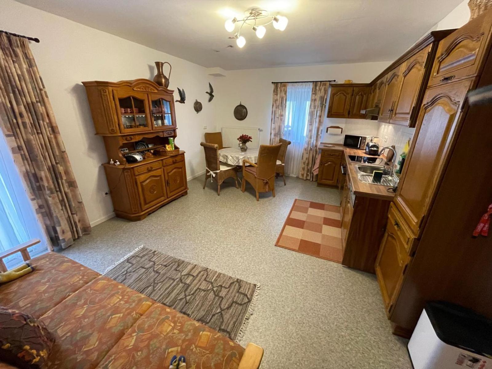 Schoene Ferienwohnung In Bahnhofsnaehe Fuer Urlaub, Studium Oder Arbeit Deggendorf Exterior foto